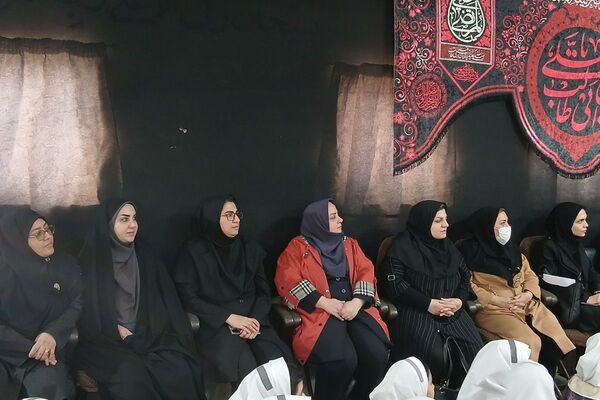 طنین نوای عشق و عزا؛ مراسم عزاداری دهه دوم فاطمیه در مدارس بهارستان‌دو