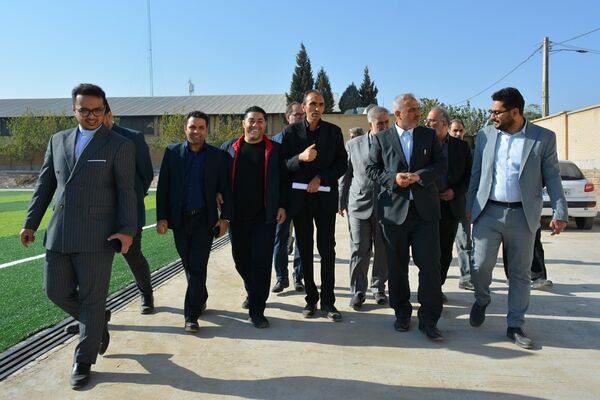بازدید مدیران‌کل آموزش و پرورش و سازمان نوسازی مدارس استان تهران از زمین چمن روستای اورین