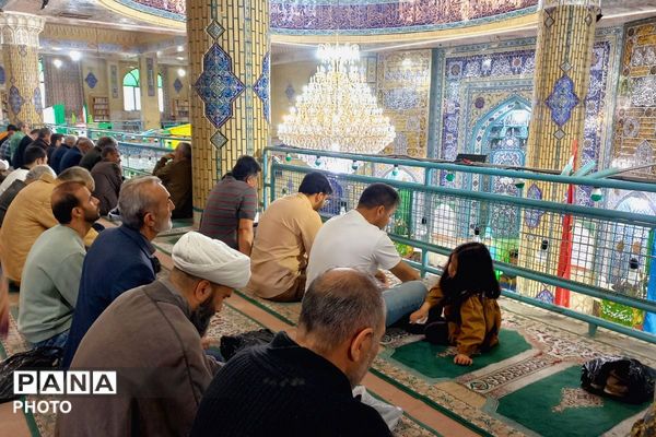 اقامه نماز جمعه ورامین در مسجد صاحب‌الزمان(عج) با حضور گسترده مردم و مسئولان