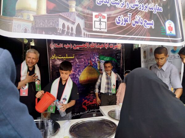 برپایی موکب دانش‌آموزی در روز اربعین حسینی در فاروج