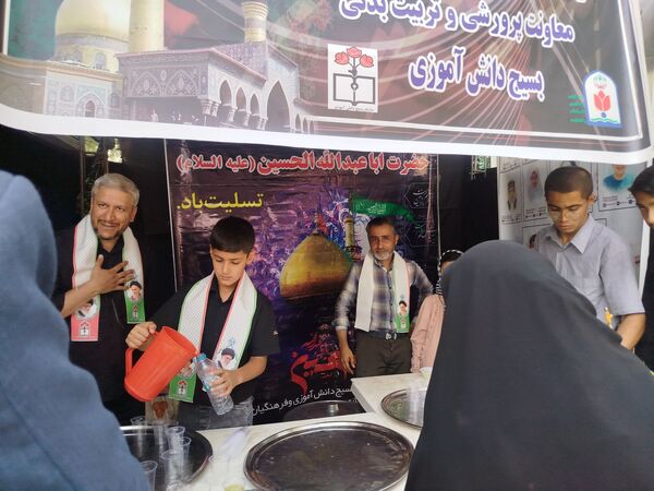 برپایی موکب دانش‌آموزی در روز اربعین حسینی در فاروج