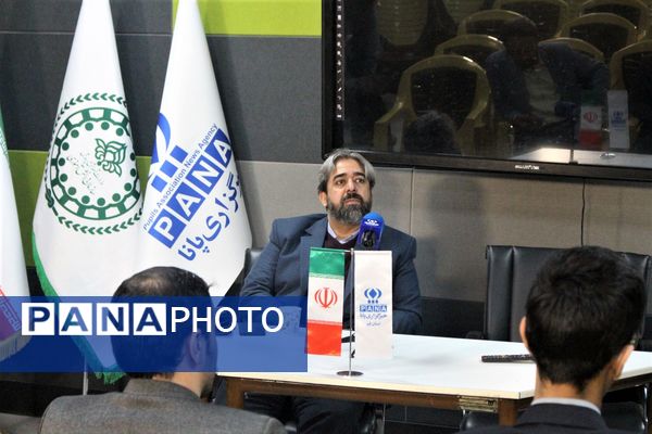 نشست صمیمی «محمد عکاف» با مدیران روابط عمومی نواحی آموزش و پرورش قم