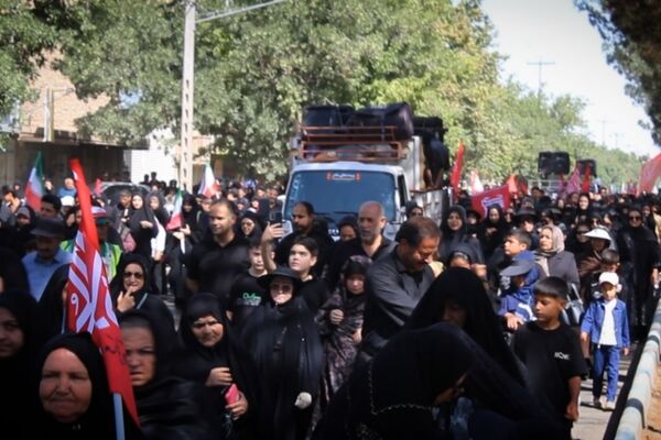 خادمِ کوچک، عشقِ بزرگ