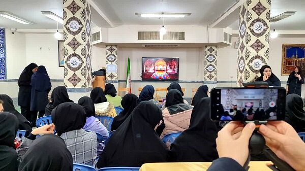 برگزاری مسابقه مشاعره «چکامه‌های جاودان» در دبیرستان فرزانگان2 قم

