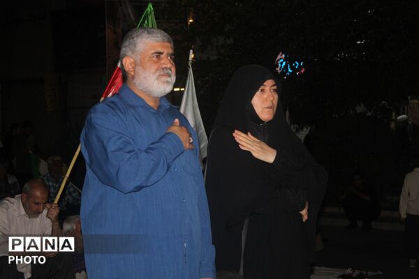 شبِ اشک و عرفان در حسینیه امام خمینی