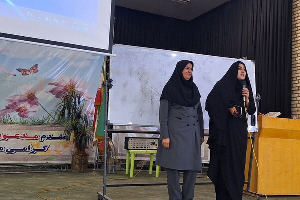حضور پرشور فرهنگیان ناحیه دو شهرری در کارگاه آموزشی «چگونه میتوانم یک معلم حرفه‌ای باشم»