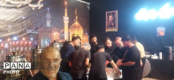 مهمان نوازی مشهدی ها در موکب قمر بنی هاشم