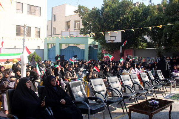 جشن دهه فجر انقلاب اسلامی در دبیرستان رضوان شهرستان بوشهر