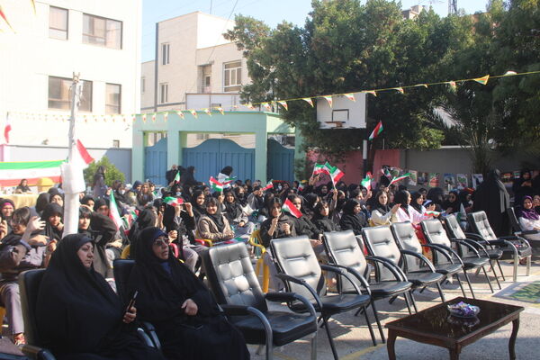 جشن دهه فجر انقلاب اسلامی در دبیرستان رضوان شهرستان بوشهر