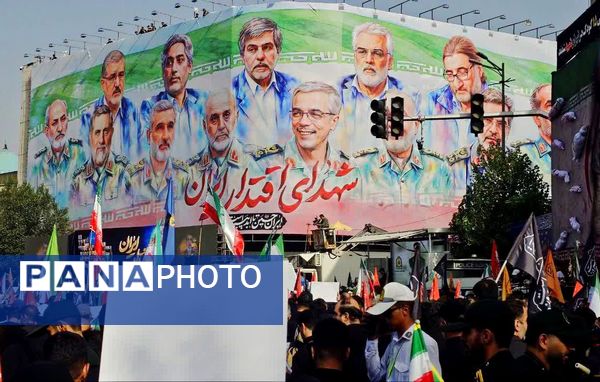 وداع تهرانی‌ها با پیکر مطهر شهدای حمله تروریستی رژیم صهیونیستی 