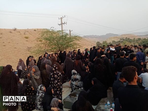 خاک سپاری پیکر شهید حمید عوض‌زاده در روستای خورخوروست فین