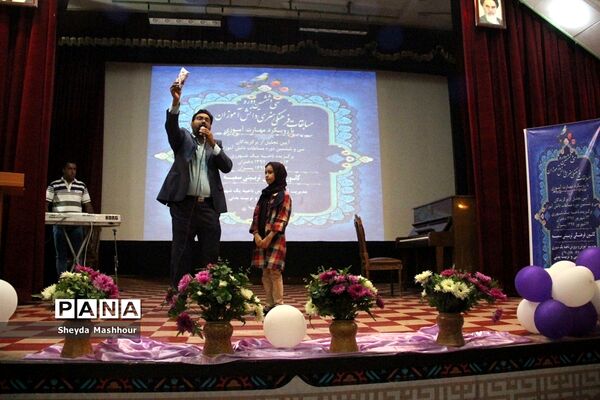 تجلیل از برگزیدگان مسابقات فرهنگی و هنری