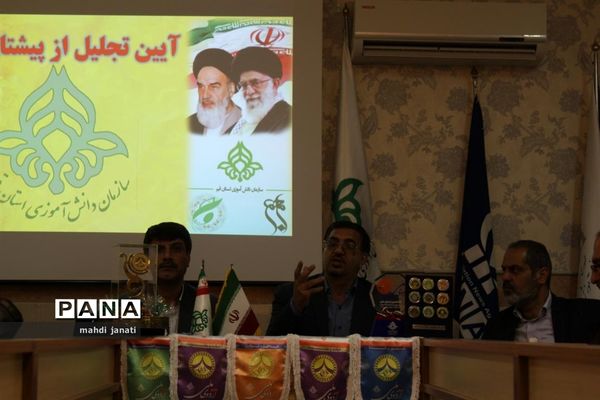 آیین تجلیل از پیشتازان دختر استان قم