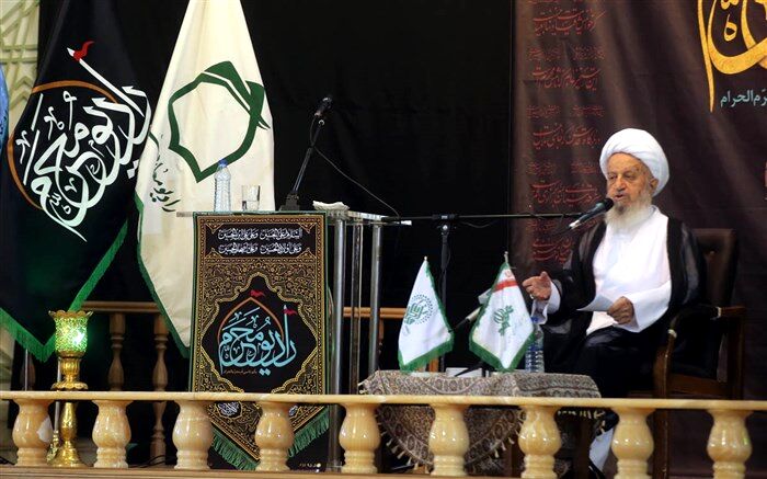 آیت الله مکارم شیرازی: خطبا از محرم برای محکم کردن اعتقادات مردم استفاده کنند