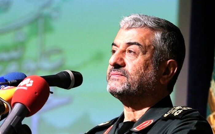 فرمانده سپاه: آن‌هایی که در ۲هزار کیلومتری  ایران پایگاه دارند، بدانند که موشک‌های سپاه دقت بالایی دارد