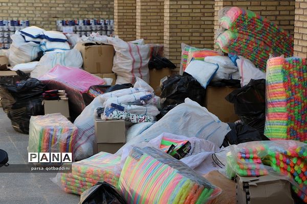 توزیع لوازم ورزشی در بین مدارس استان یزد