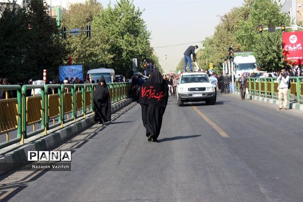 وداع باشکوه عزاداران حسینی با پیکر مطهر شهیدان هشت سال دفاع مقدس