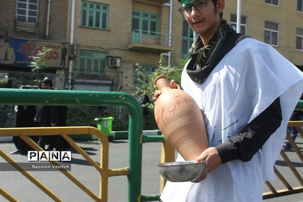 وداع باشکوه عزاداران حسینی با پیکر مطهر شهیدان هشت سال دفاع مقدس