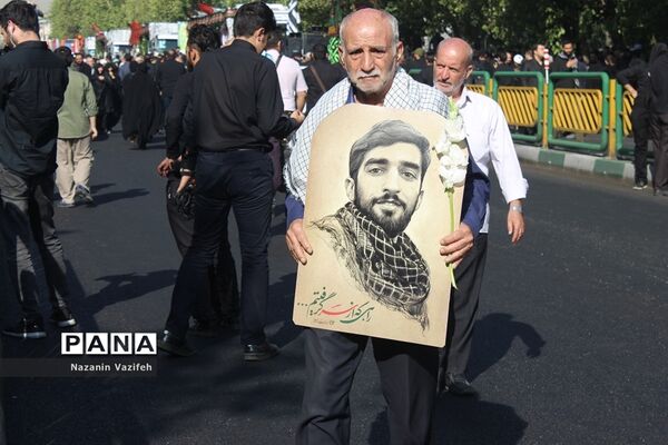 وداع باشکوه عزاداران حسینی با پیکر مطهر شهیدان هشت سال دفاع مقدس