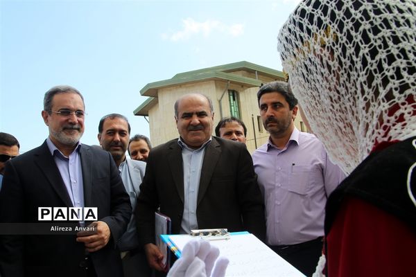 استقبال پیشتازان دختر مازندران از وزیر آموزش‌وپرورش در نوشهر