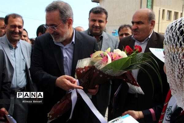 استقبال پیشتازان دختر مازندران از وزیر آموزش‌وپرورش در نوشهر