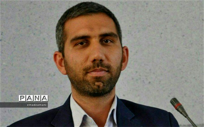 اهدای ۷۸ میلیون ریال لوازم التحریر به دانش آموزان تایبادی