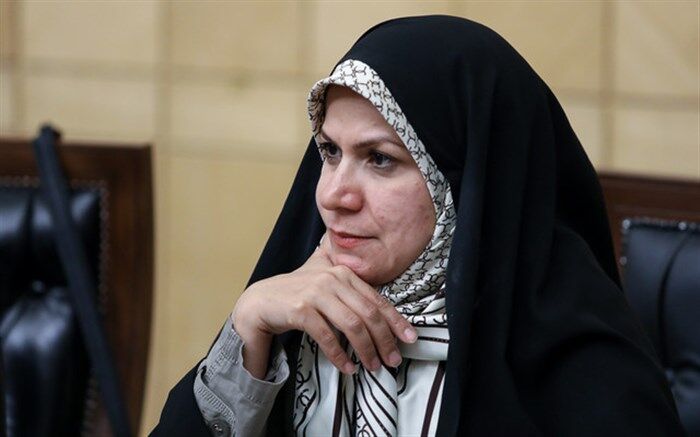 عضو فراکسیون زنان مجلس: خروج بانوان از کشور بدون اذن همسر جایز شناخته شود