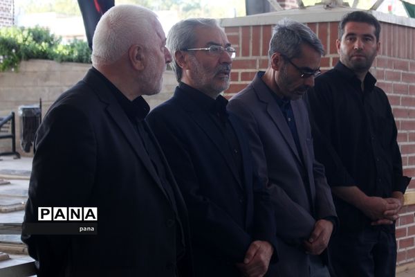 مراسم عطر افشانی و غبار روبی مزار شهدا در تبریز