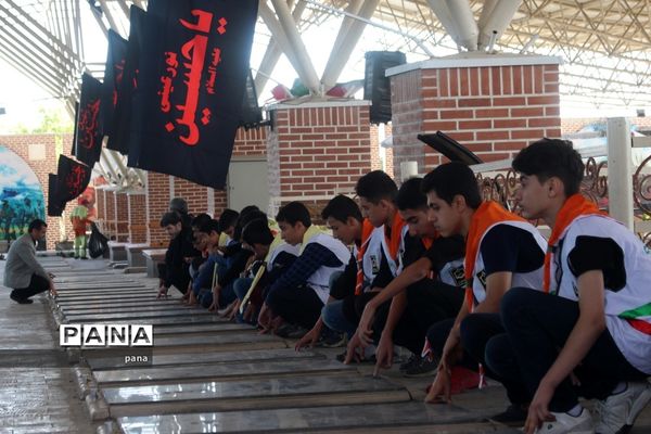 مراسم عطر افشانی و غبار روبی مزار شهدا در تبریز