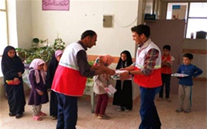 برگزاری طرح ارمغان مهر در مدارس روستا‌های سرایان