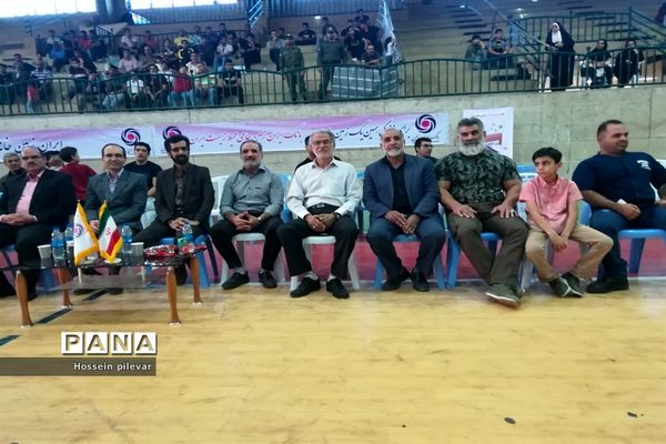 اولین دوره از مسابقات منفی 105کیلو گرم   قویترین مردان  با داوری حسین مصدق