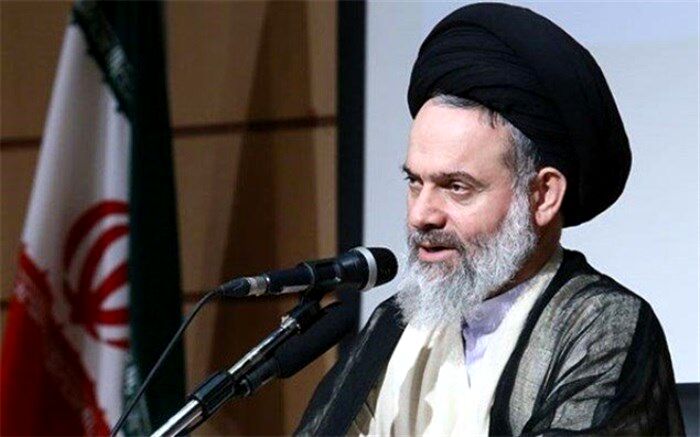 آیت الله حسینی بوشهری: خون شهدا پای درخت انقلاب ریخته شد/انقلاب اسلامی را در شرایط سخت حراست کنیم