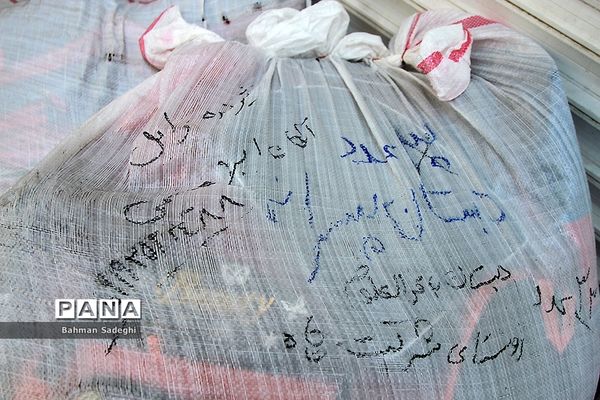 اهدای هدایای جمعیت طلوع بی نشان‌ها به دانش‌آموزان مناطق مرزی ایران