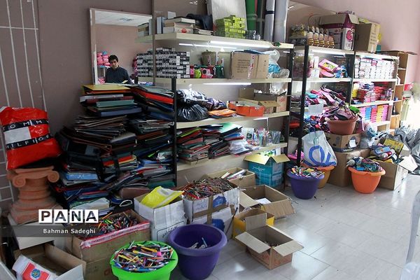 اهدای هدایای جمعیت طلوع بی نشان‌ها به دانش‌آموزان مناطق مرزی ایران