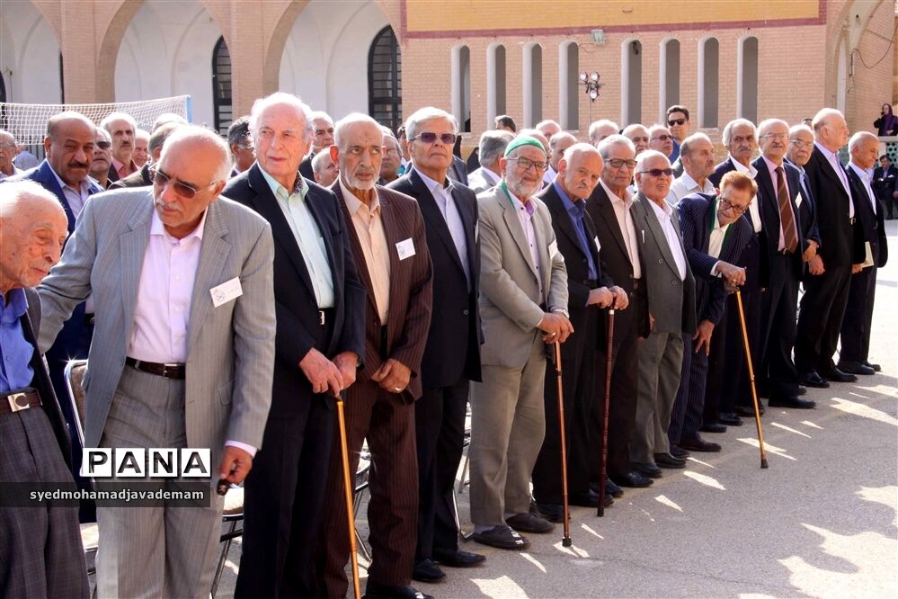 صبحگاه دانش آموختگان دبیرستان ماندگار ایرانشهر از نگاه تصویر