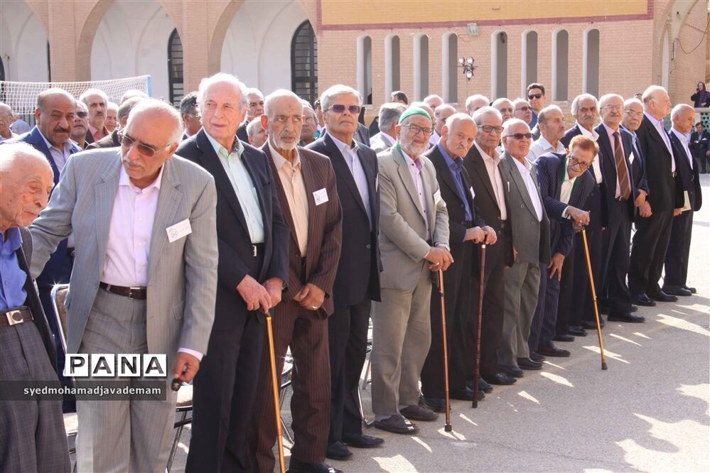 صبحگاه دانش آموختگان دبیرستان ماندگار ایرانشهر از نگاه تصویر