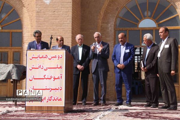 صبحگاه دانش آموختگان دبیرستان ماندگار ایرانشهر از نگاه تصویر