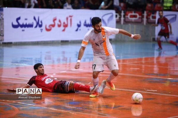 بازی فوتسال تیم‌های شهروند ساری و سوهان محمد سیمای قم