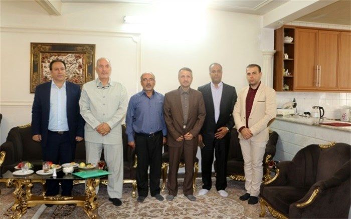 دیدار جمعی از کارکنان مدیریت آموزش و پرورش ناحیه یک شهرری با یکی از  ایثارگران دفاع مقدس