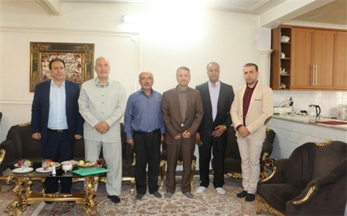 دیدار جمعی از کارکنان مدیریت آموزش و پرورش ناحیه یک شهرری با یکی از  ایثارگران دفاع مقدس