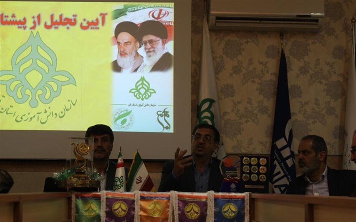 معاون پرورشی اداره کل آموزش و پرورش استان قم: پیشتازان قمی نمونه کامل توانمندی و دینداری هستند