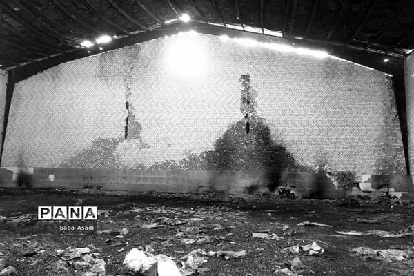 گله دار و سالن ورزشی سوخته