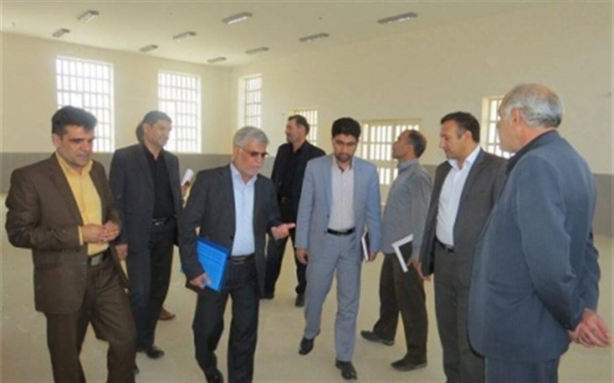 بازدید مدیر کل نوسازی مدارس استان اصفهان  از پروژه های نیمه تمام  آموزش و پرورش اردستان