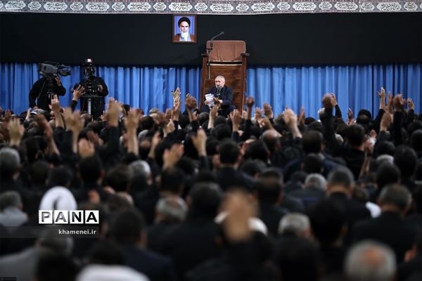 اولین شب مراسم عزاداری حضرت اباعبدالله الحسین (ع) در حسینیه امام خمینی