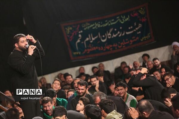 این حسین کیست که عالم همه دیوانه اوست ...