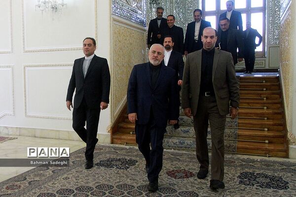 تقدیم استوارنامه سفرای جدید به ظریف
