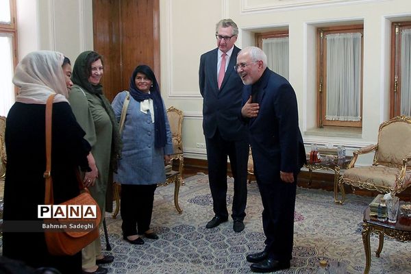 تقدیم استوارنامه سفرای جدید به ظریف