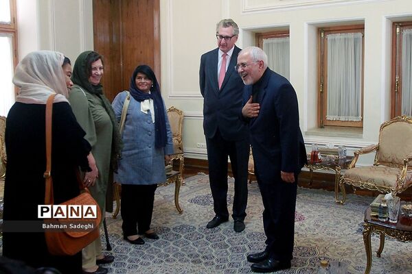 تقدیم استوارنامه سفرای جدید به ظریف
