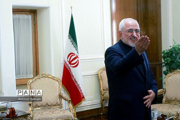 تقدیم استوارنامه سفرای جدید به ظریف