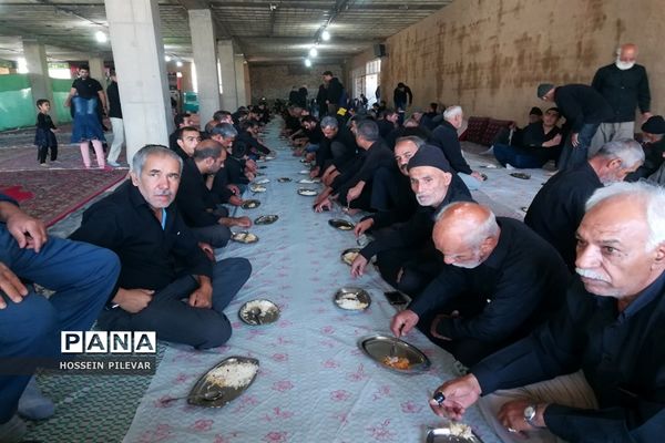 پخش نذری در هیئت صاحب الزمانی خوسف